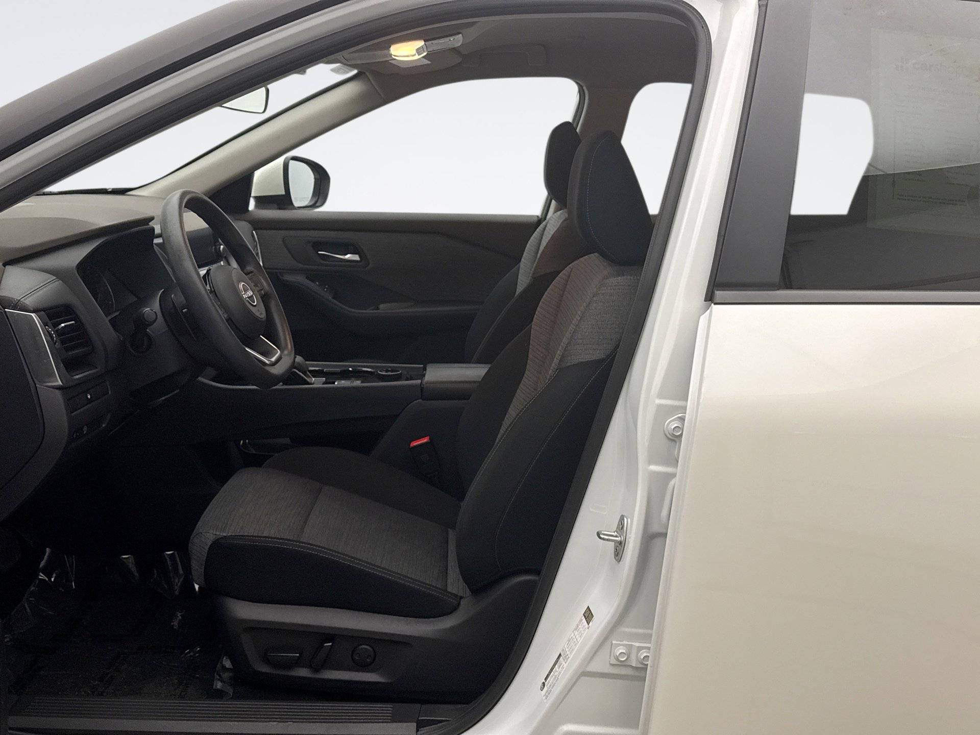 Used 2023 Nissan Rogue SV image 11