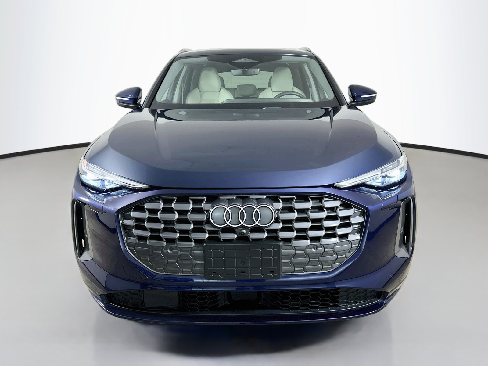 Used 2025 Audi Q5 Premium Plus w/ Premium Plus AWD/4WD image 2
