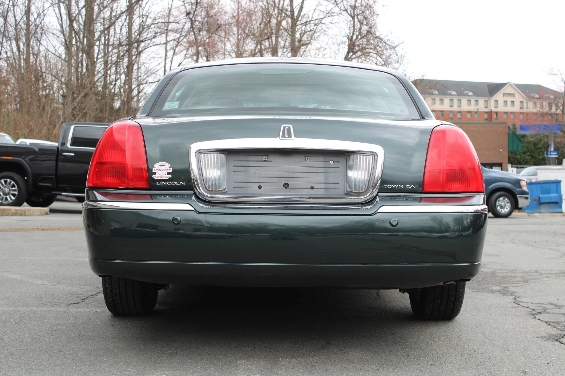 Used 2003 Lincoln Town Car Signature image 5
