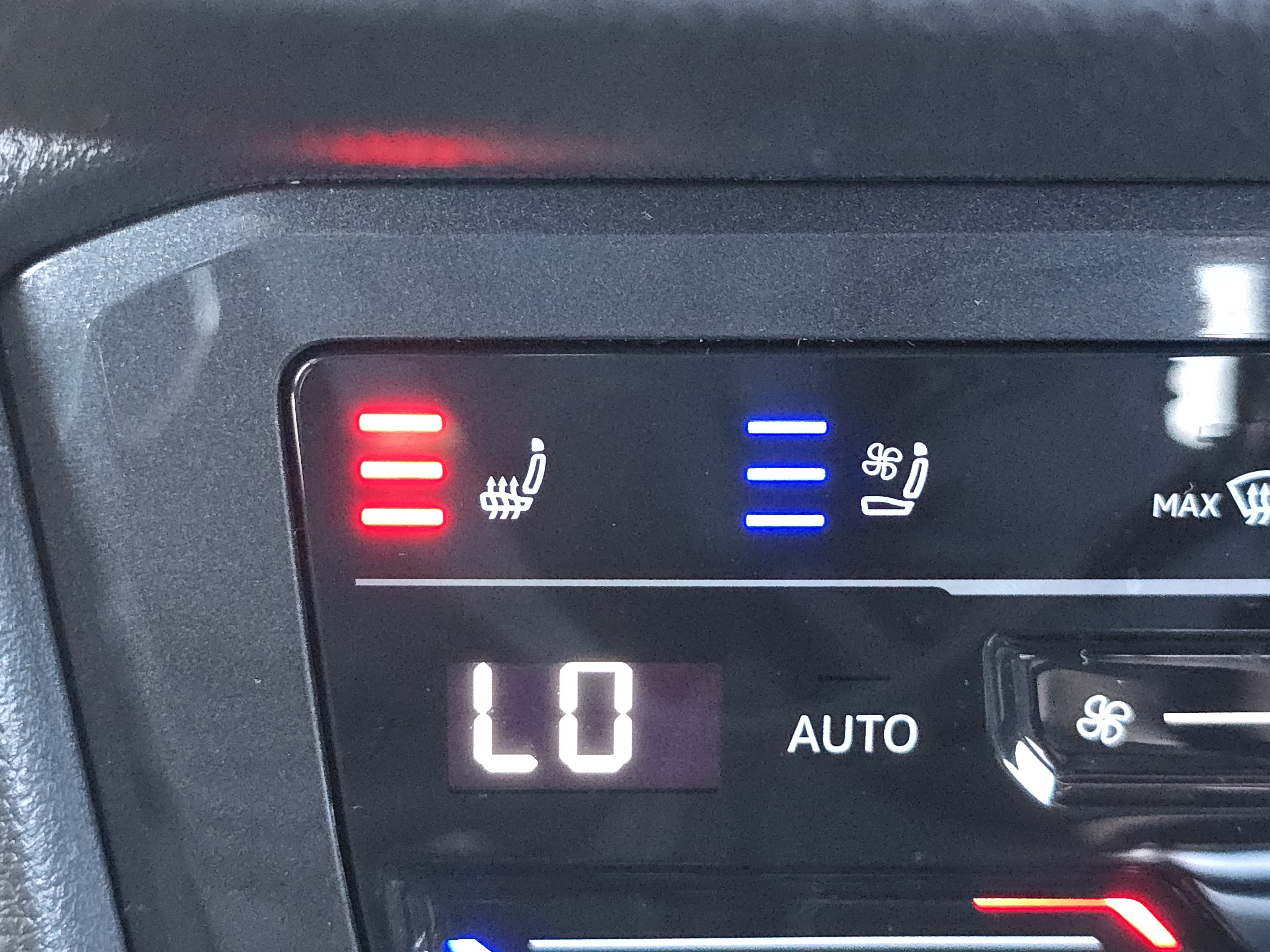 Certified 2024 Volkswagen Tiguan SEL R-Line AWD/4WD image 11