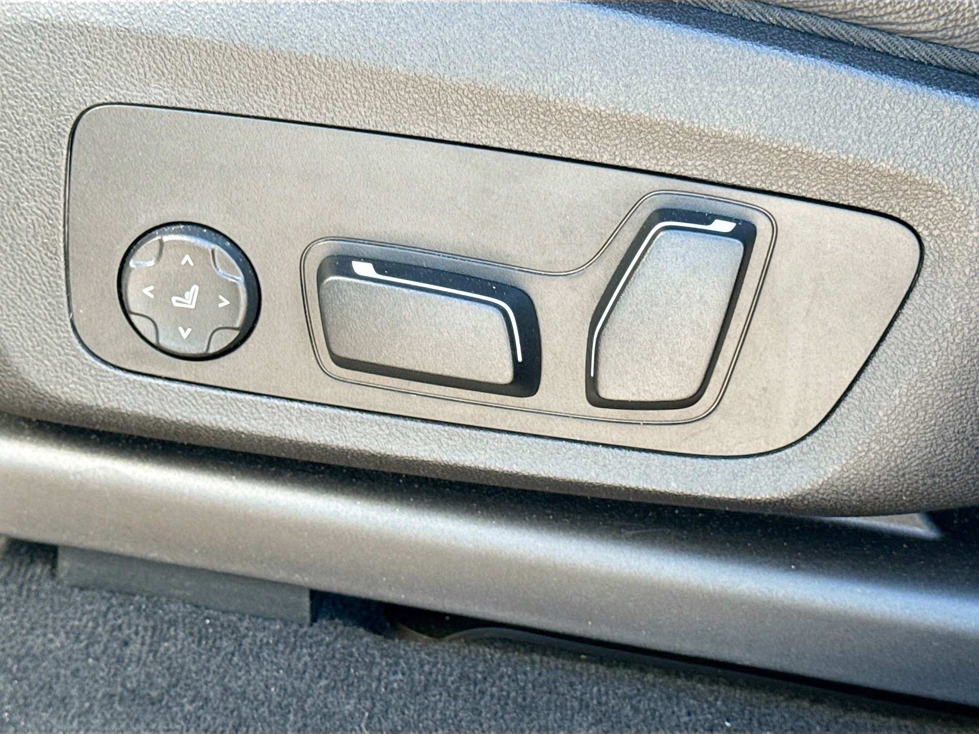 Used 2024 BMW X4 M40i w/ Premium Package image 25