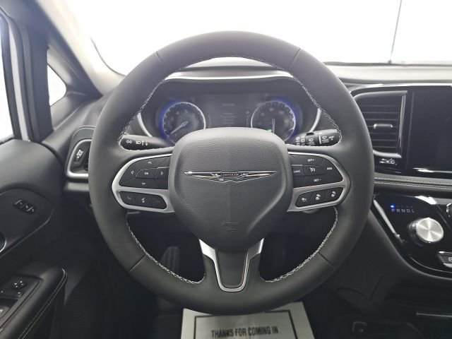 New 2026 Chrysler Pacifica Select AWD/4WD image 26