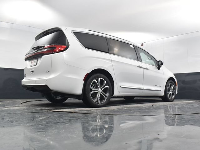 New 2026 Chrysler Pacifica Pinnacle w/ Trailer Tow Group AWD/4WD image 55