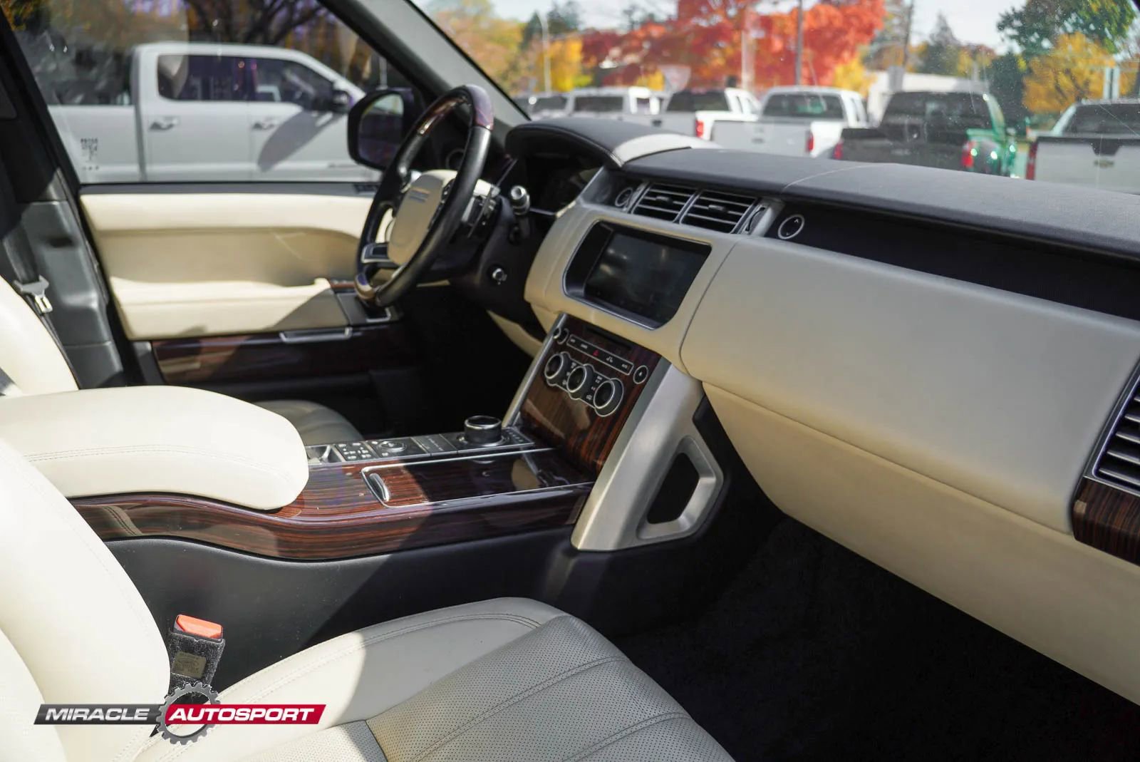 Used 2017 Land Rover Range Rover Long Wheelbase Supercharged image 35