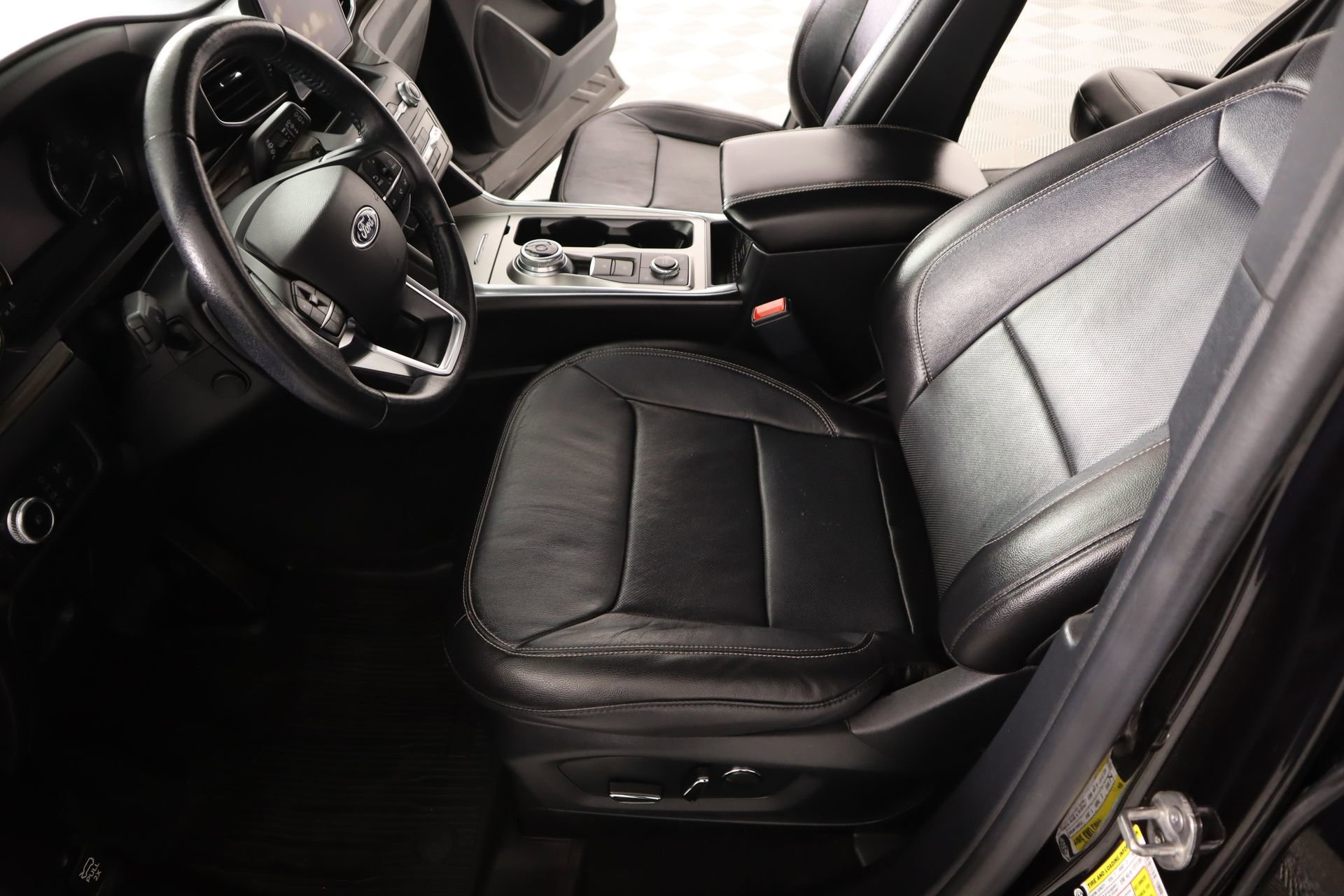 Used 2020 Ford Explorer Limited image 12