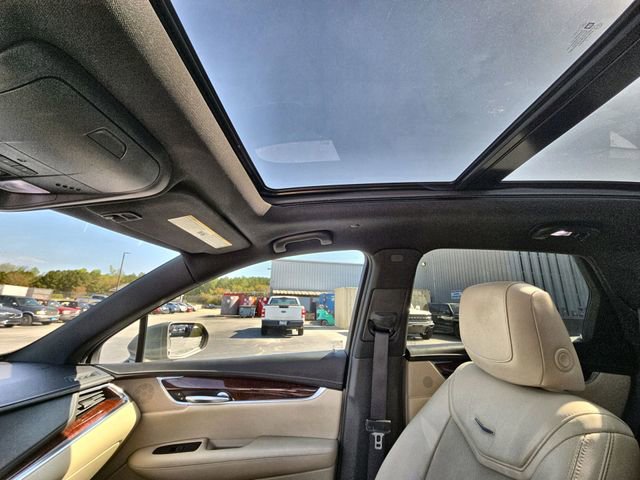 Used 2017 Cadillac XT5 Luxury w/ Driver Awareness Package image 23