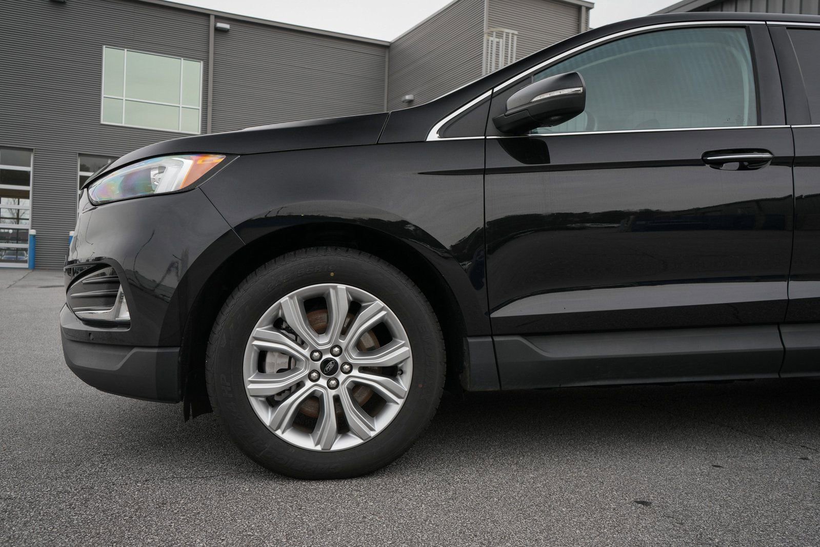 Used 2024 Ford Edge Titanium image 4