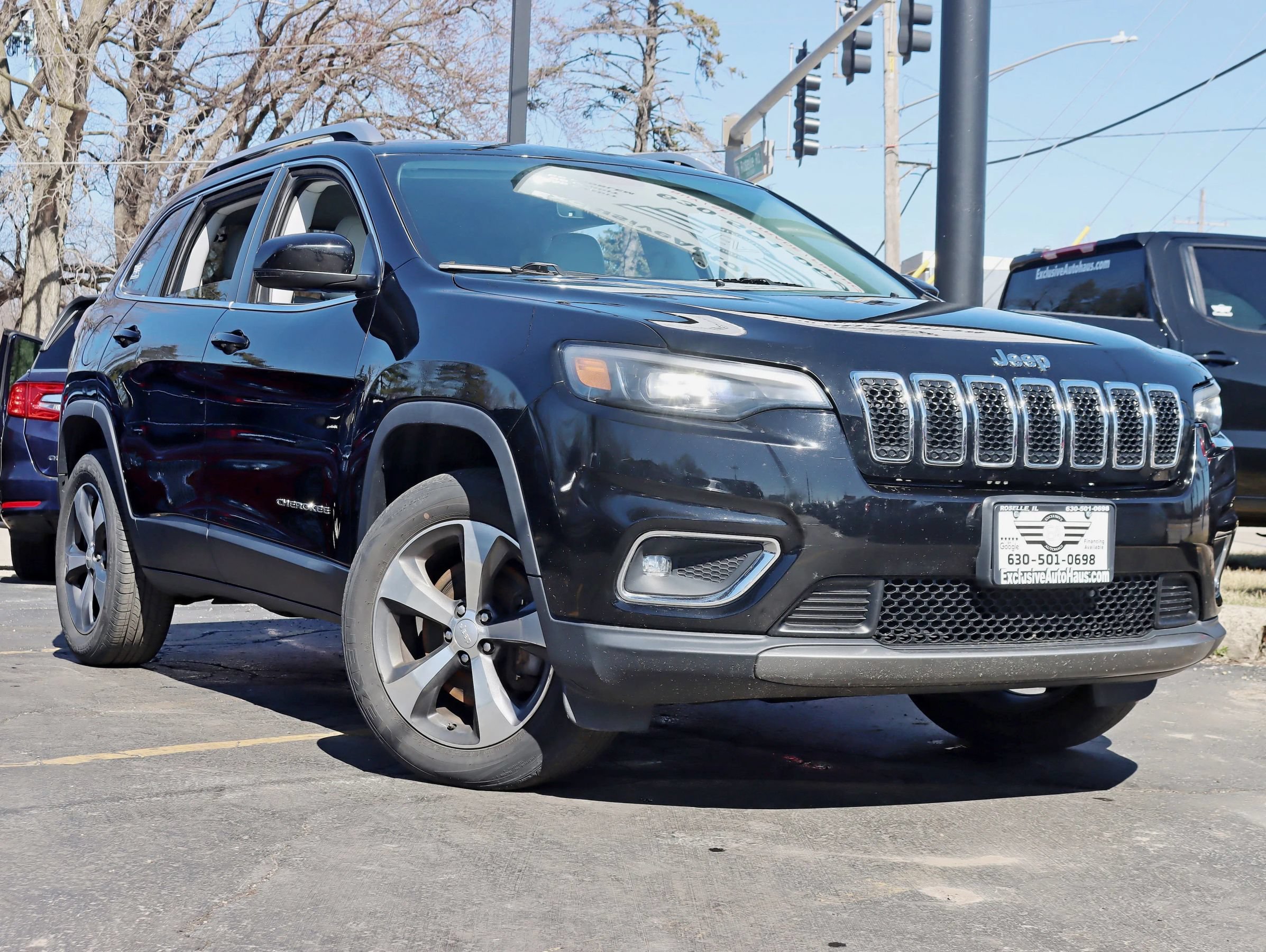 Used 2019 Jeep Cherokee Limited AWD/4WD image 9