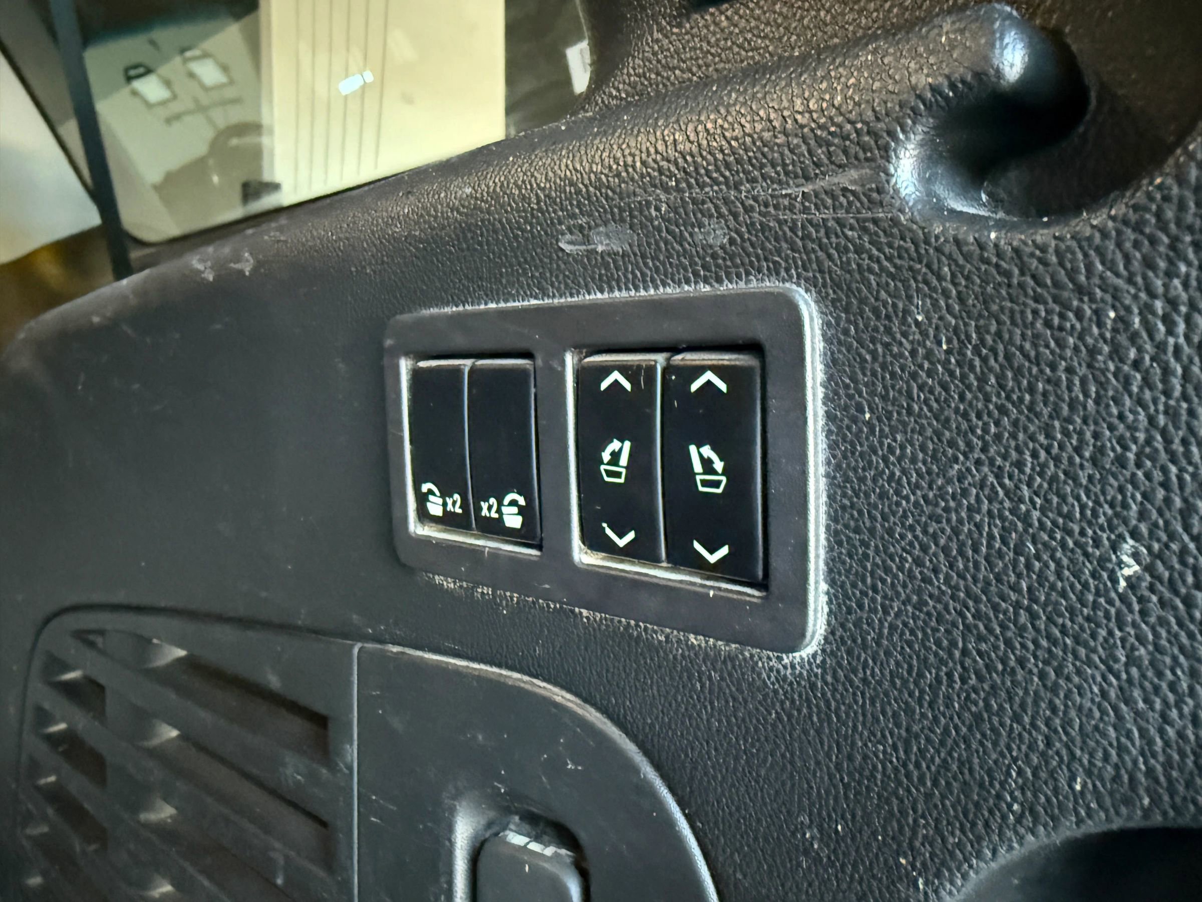 Used 2018 Chevrolet Suburban Premier image 29