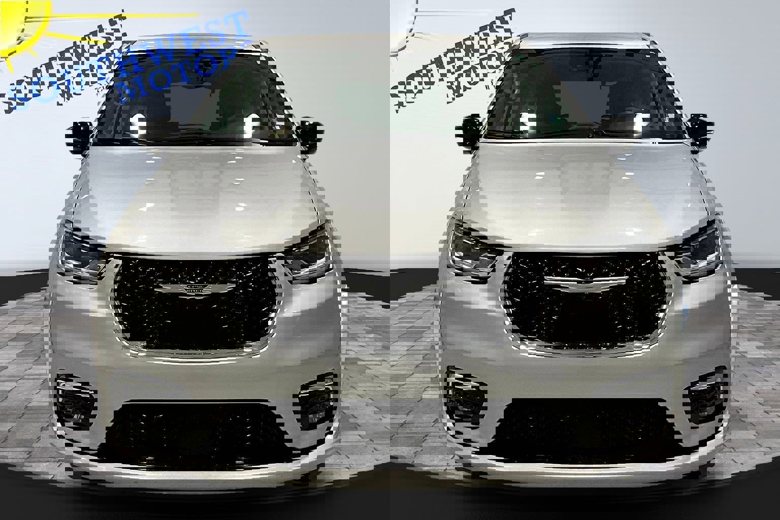 Used 2024 Chrysler Pacifica Touring-L image 2