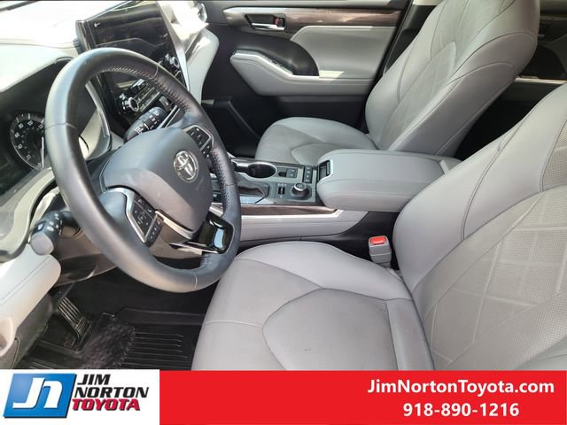 Used 2021 Toyota Highlander Platinum AWD/4WD image 14