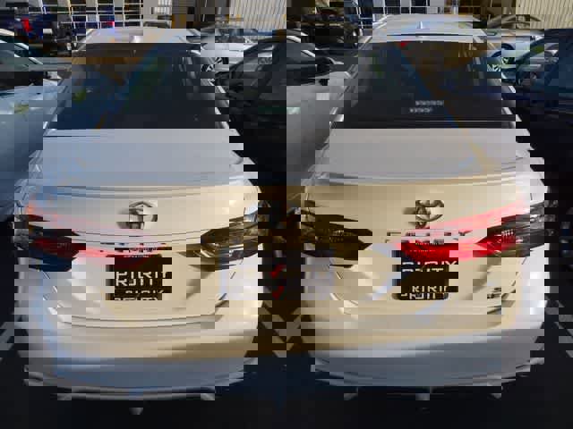 Used 2023 Toyota Camry SE image 4