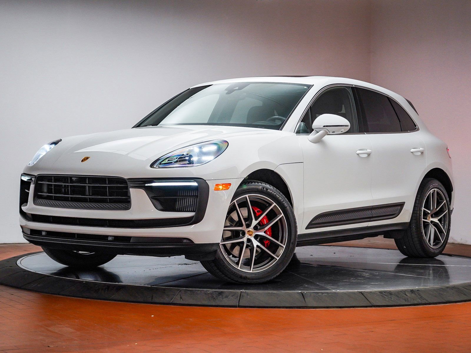 Certified 2022 Porsche Macan S image 1
