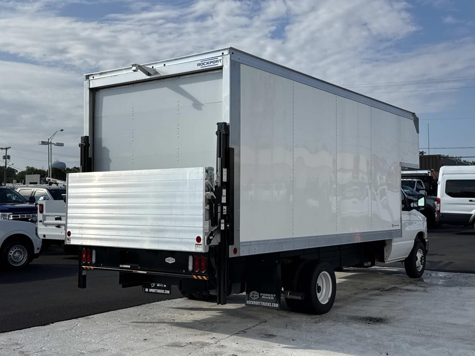 New 2027 Ford E-450 and Econoline 450 Super Duty w/ Power Equipment Group RWD image 3