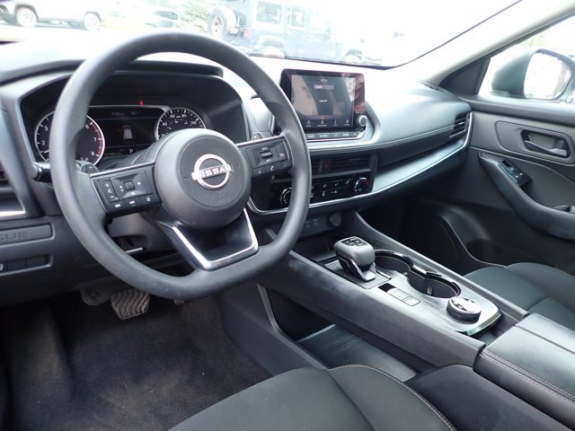 Used 2024 Nissan Rogue S AWD/4WD image 8