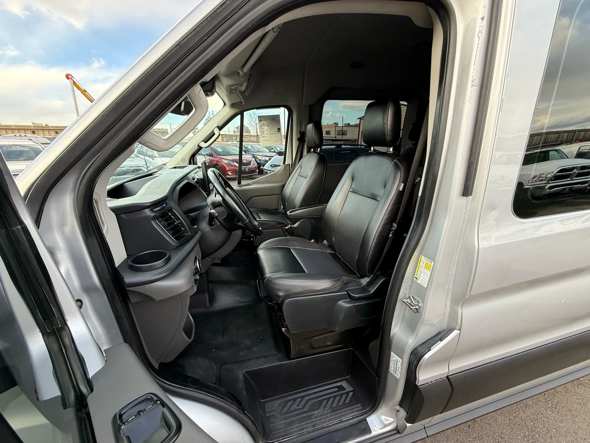 Used 2022 Ford Transit 350 XL image 18