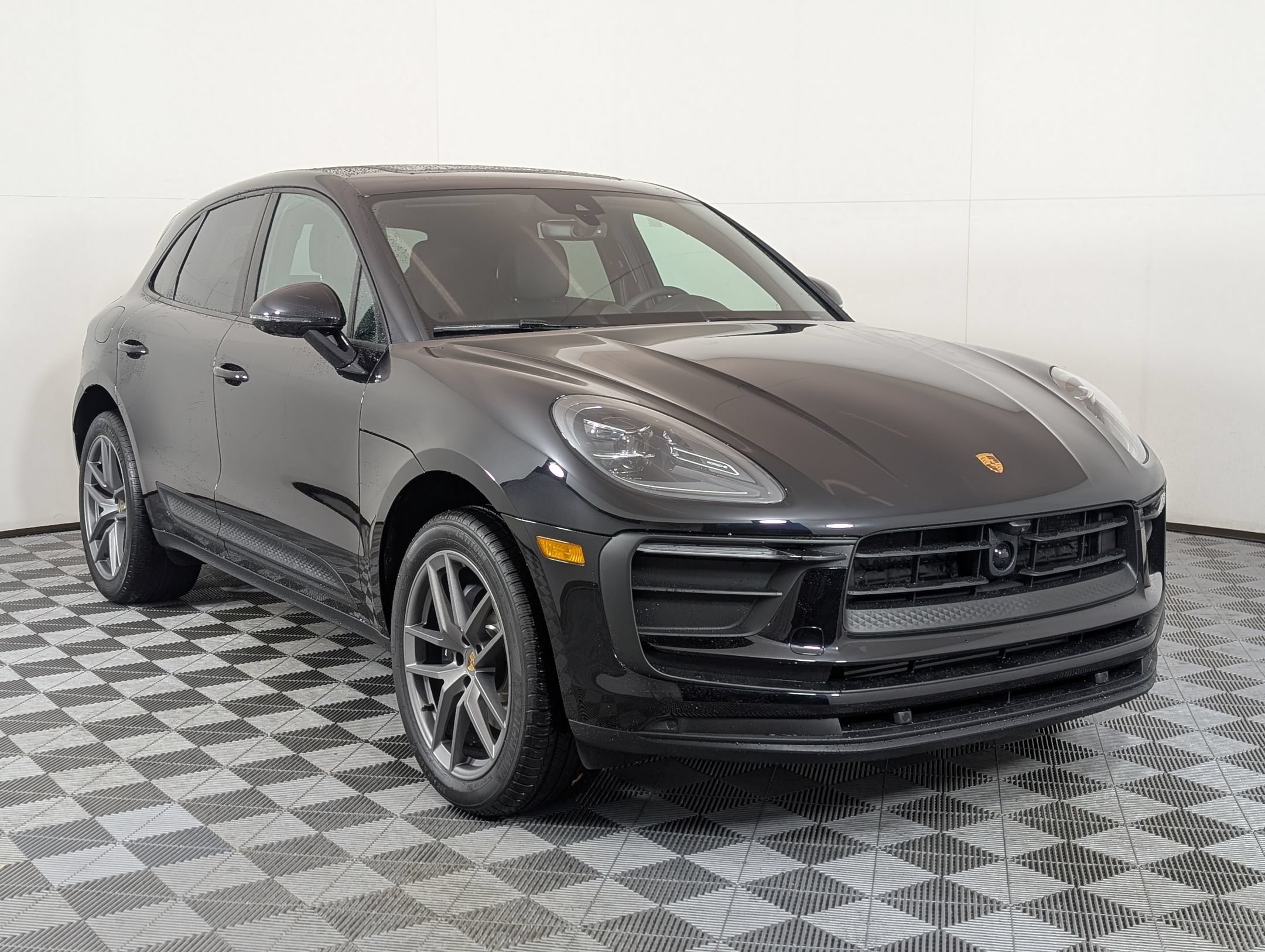 Used 2026 Porsche Macan AWD/4WD image 8