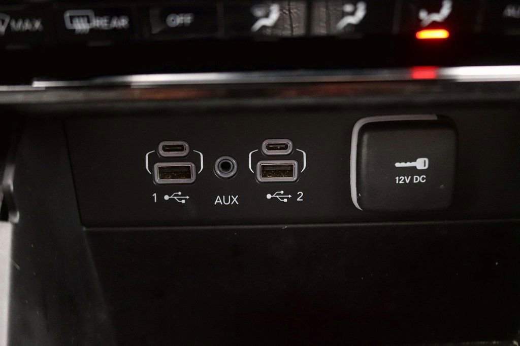 Used 2023 Jeep Grand Cherokee Laredo AWD/4WD image 21
