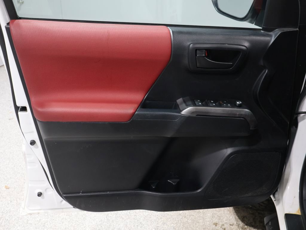 Used 2017 Toyota Tacoma SR5 image 11