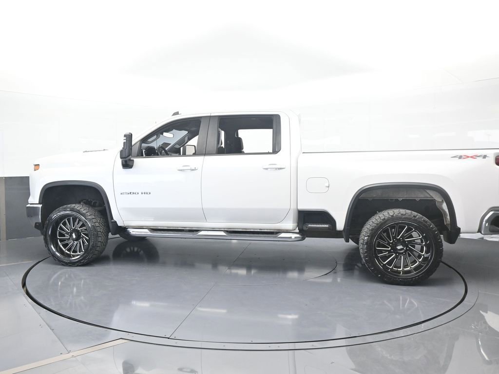Used 2024 Chevrolet Silverado 2500 LT image 3