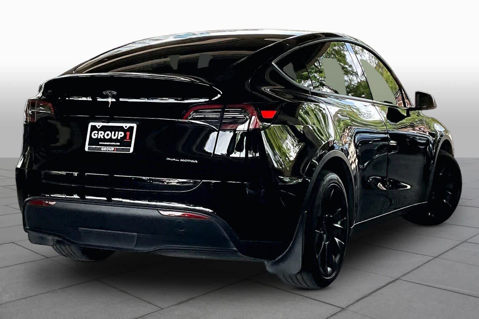 Used 2023 Tesla Model Y AWD image 11