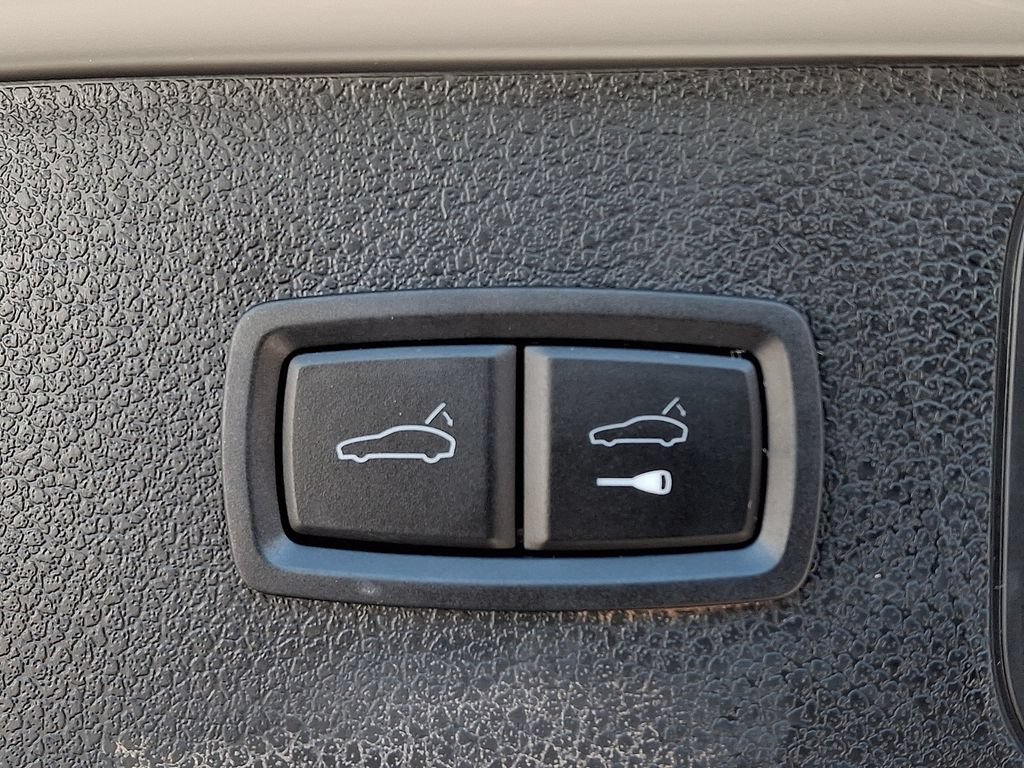 Used 2024 Porsche Macan S AWD/4WD image 30