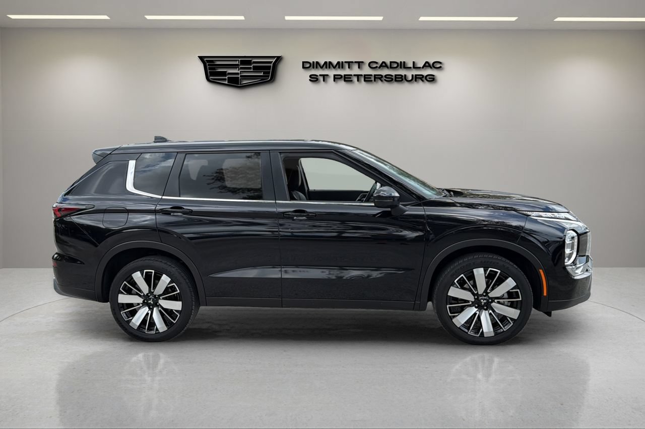 Used 2025 Mitsubishi Outlander SE FWD image 6
