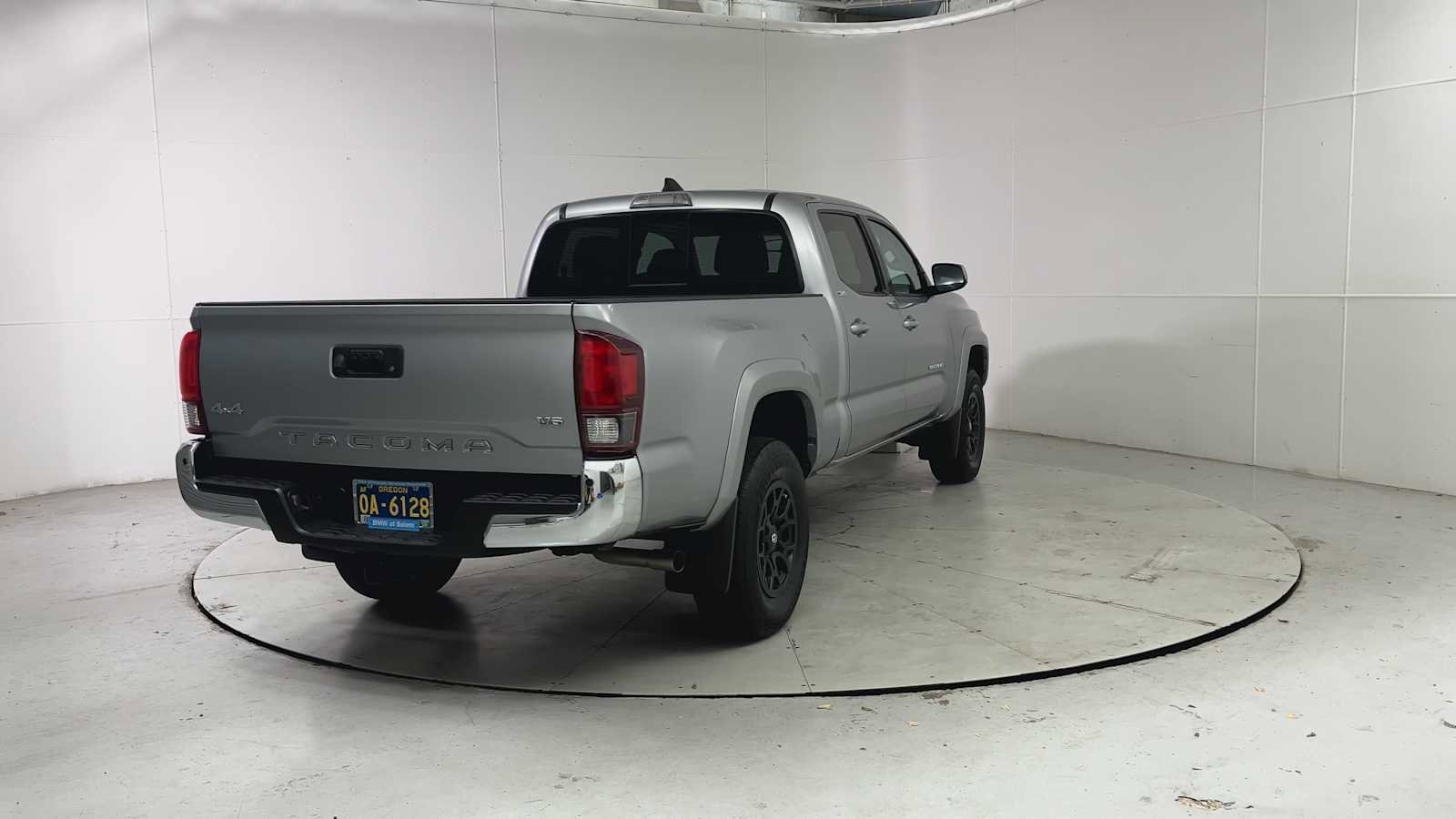 Used 2020 Toyota Tacoma SR5 AWD/4WD image 2