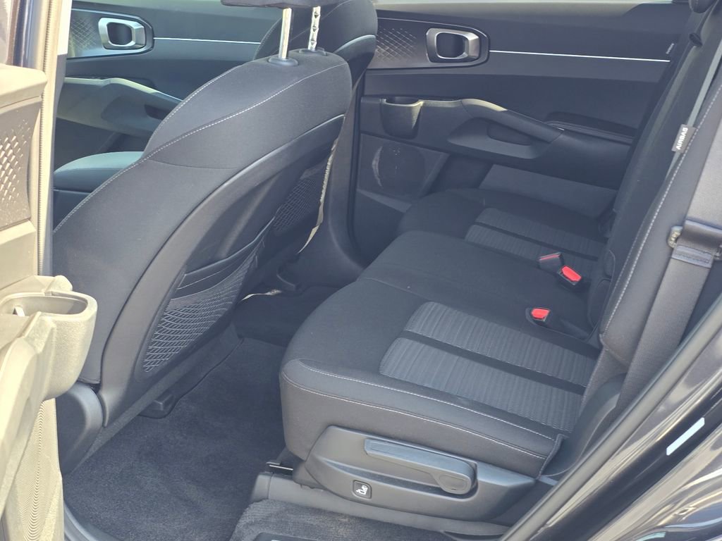 Certified 2025 Kia Sorento LX image 10