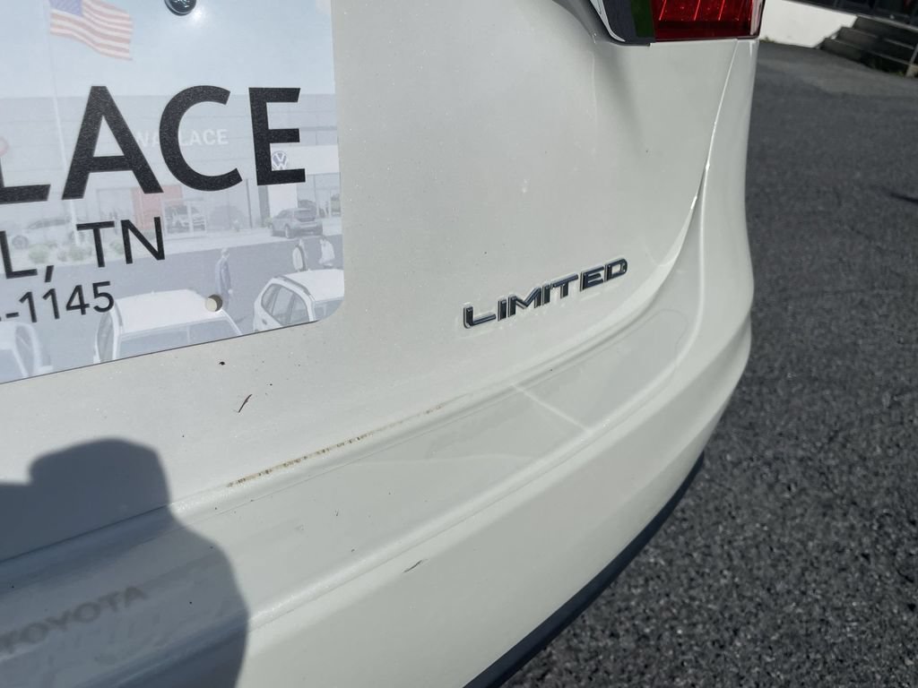 Used 2015 Toyota Avalon Limited FWD image 6