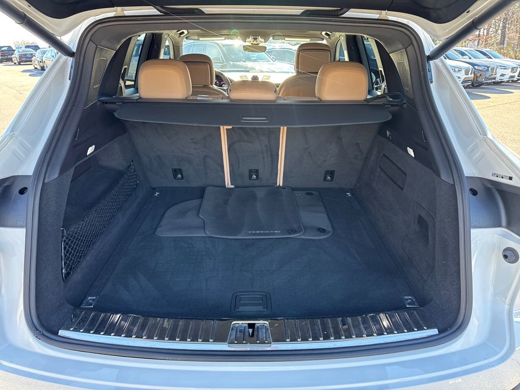 Used 2023 Porsche Cayenne Platinum Edition image 18