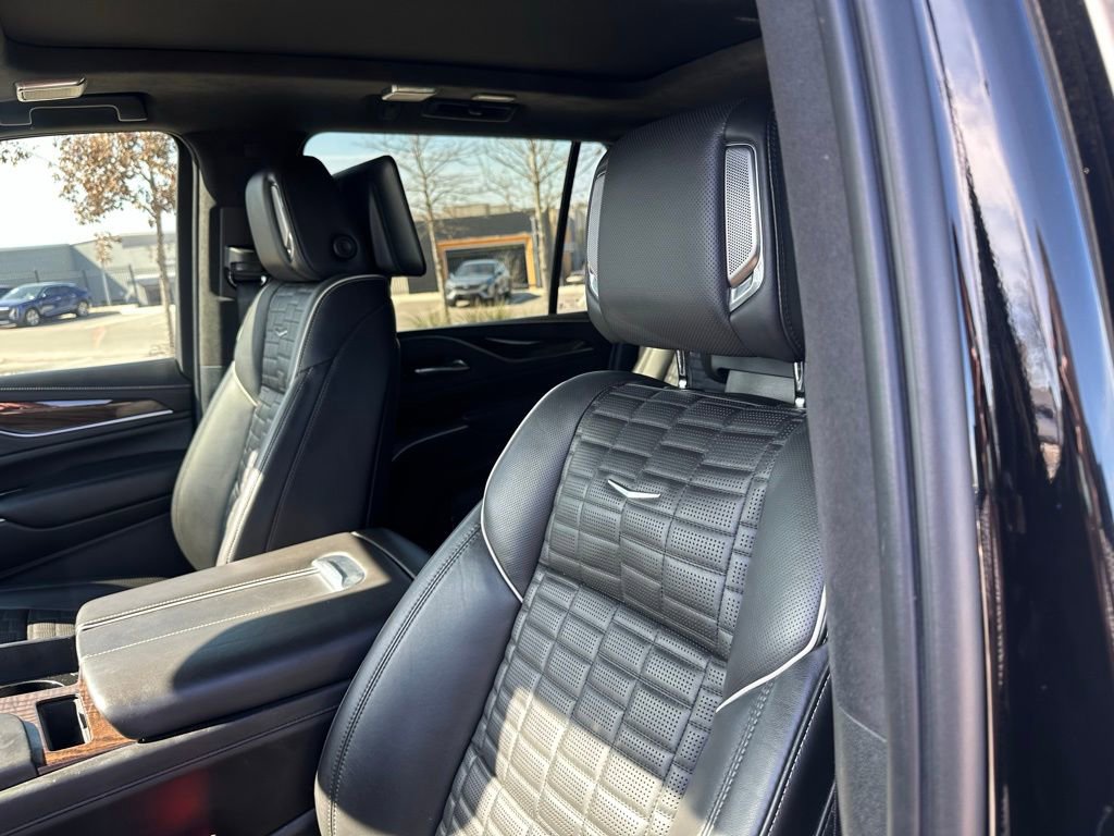 Used 2023 Cadillac Escalade ESV Premium Luxury Platinum image 26