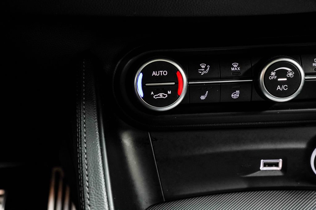 Used 2023 Alfa Romeo Stelvio Veloce AWD/4WD image 29