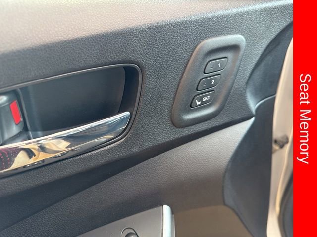 Used 2016 Honda CR-V Touring image 14