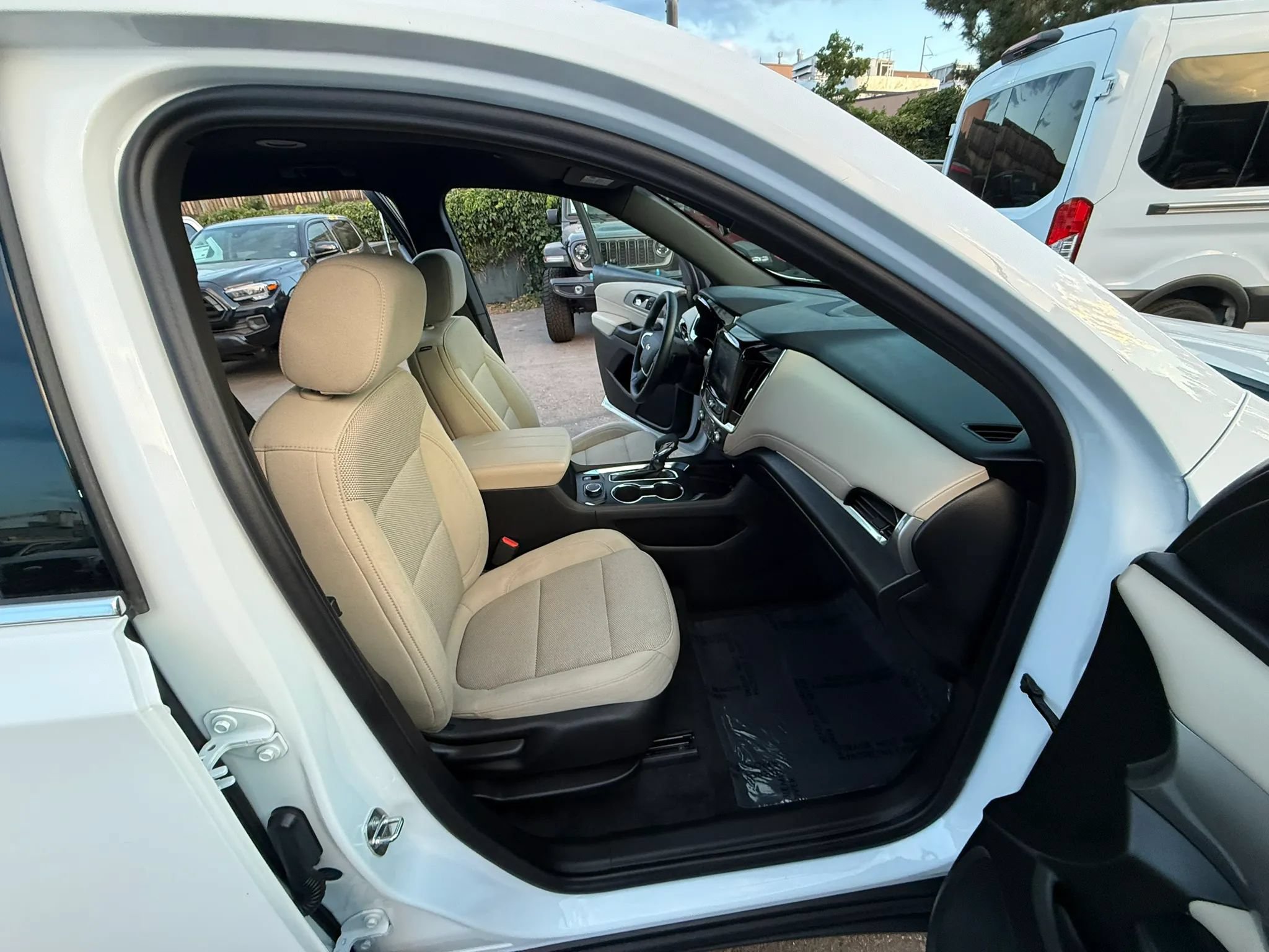 Used 2023 Chevrolet Traverse LT w/ LPO, Cargo Package AWD/4WD image 23