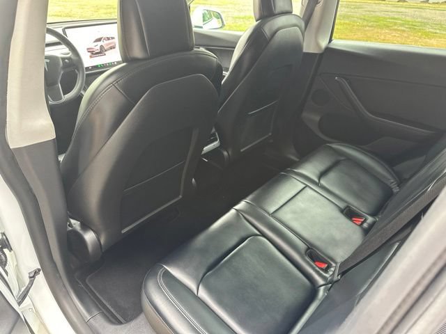 Used 2022 Tesla Model Y Long Range AWD/4WD image 16