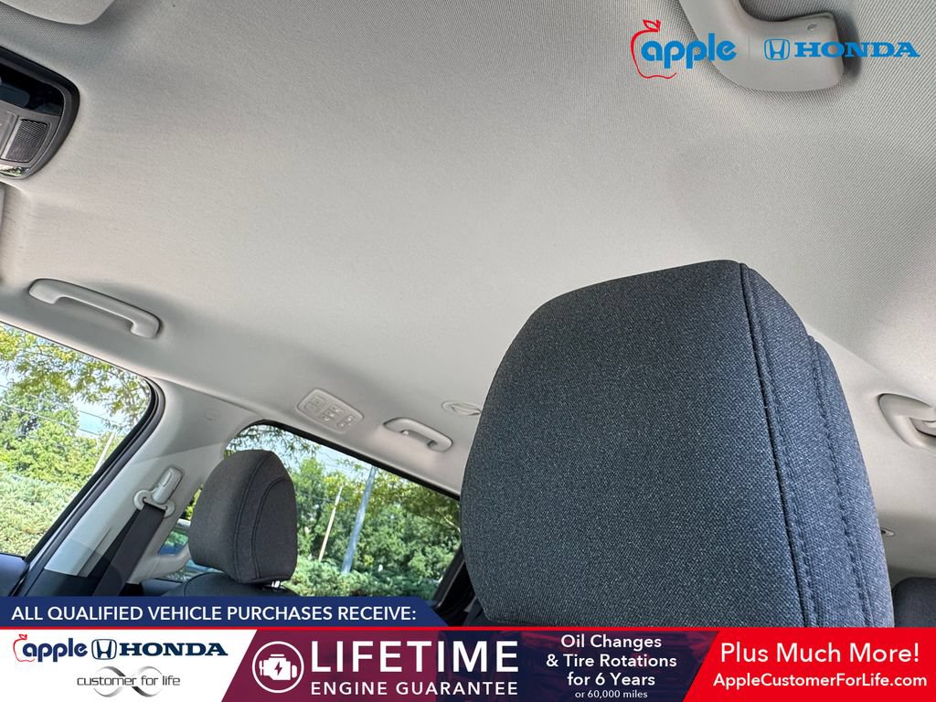 Used 2023 Kia Carnival LX FWD image 18