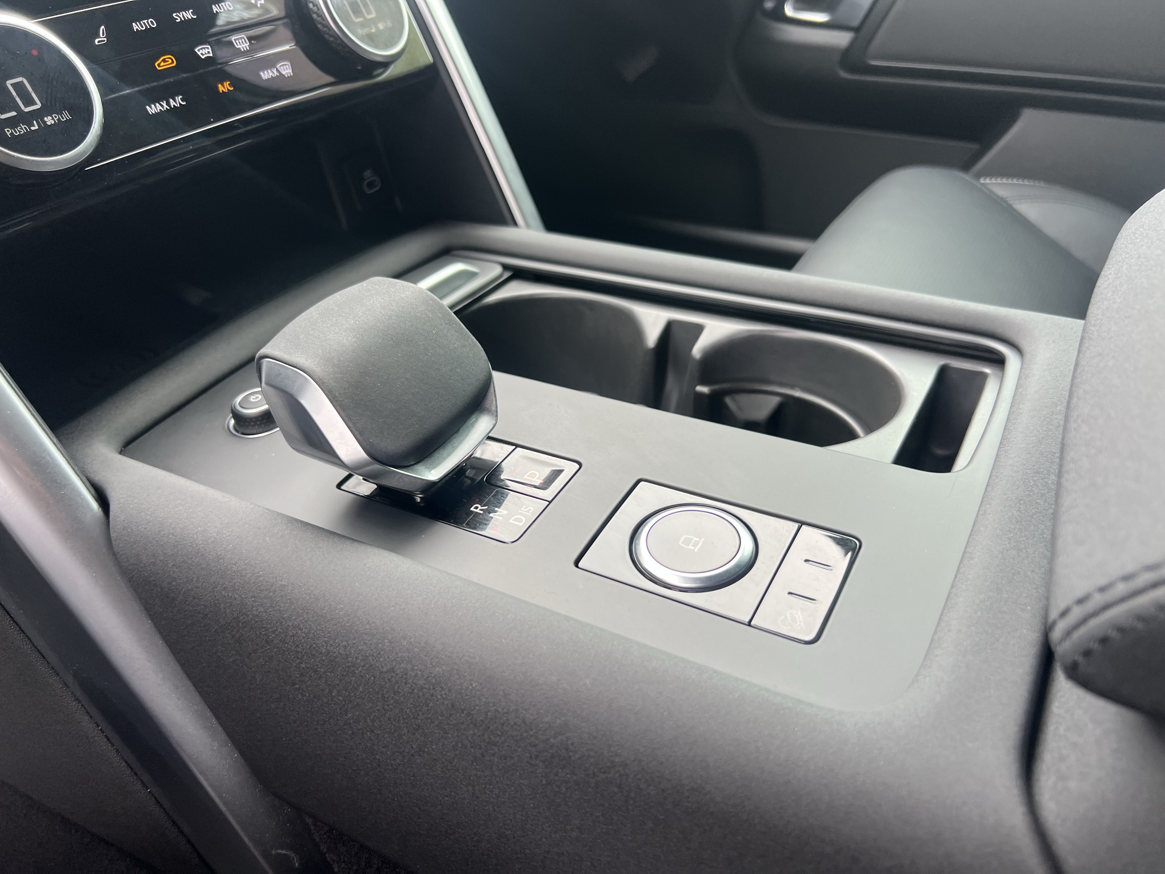 Certified 2025 Land Rover Discovery S AWD/4WD image 28