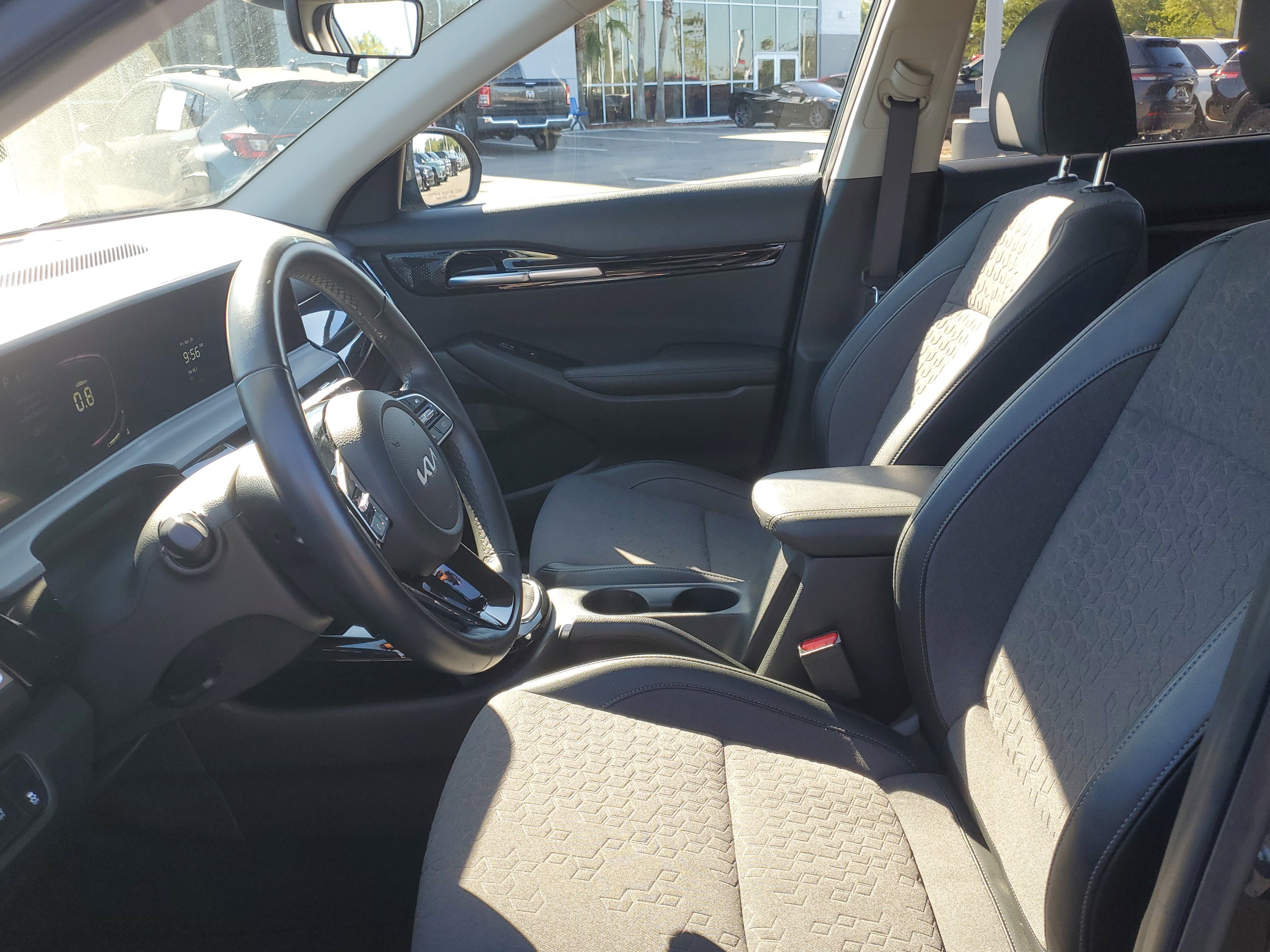 Used 2025 Kia Seltos S FWD image 11