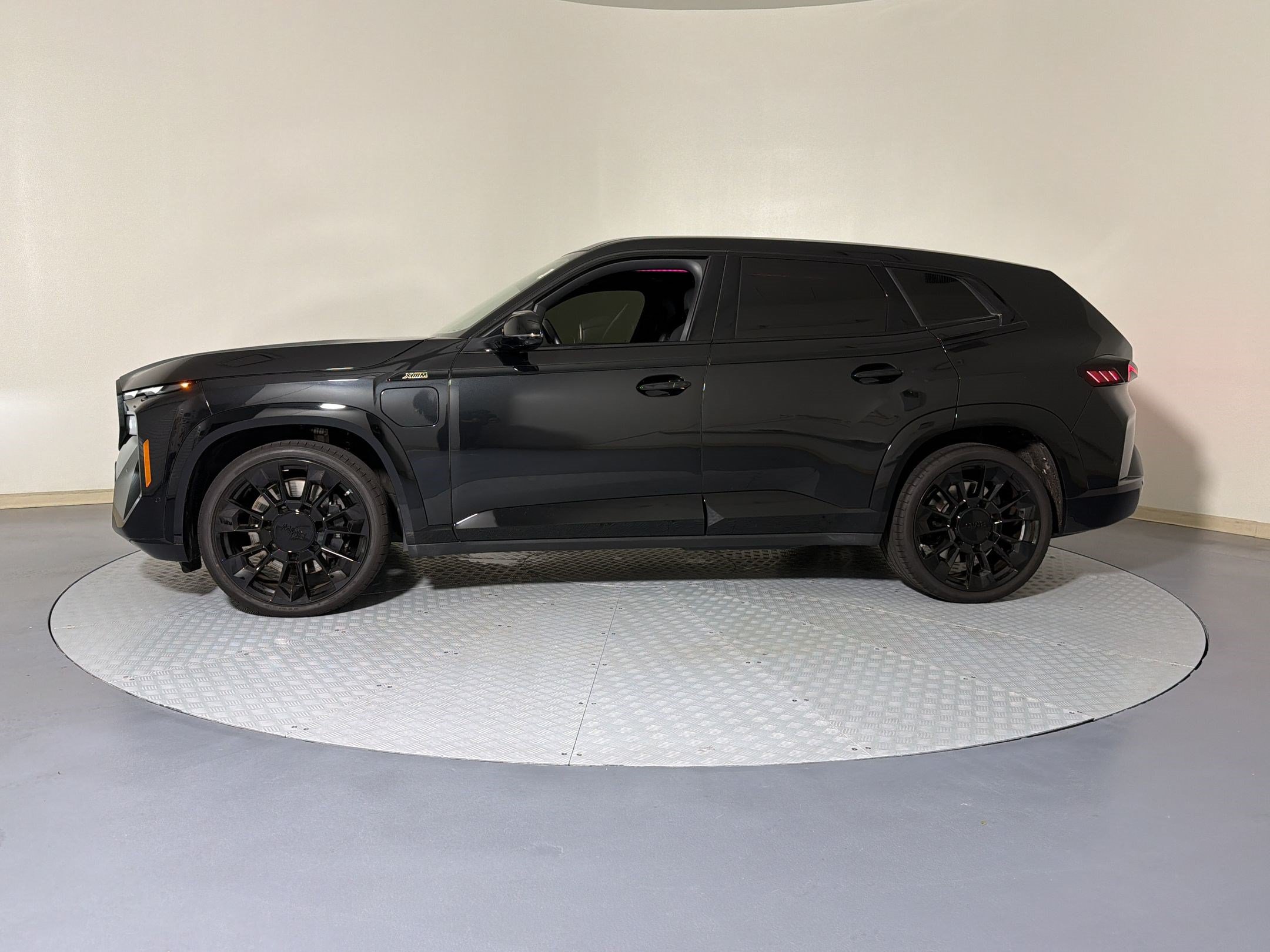 Used 2023 BMW XM AWD/4WD image 2