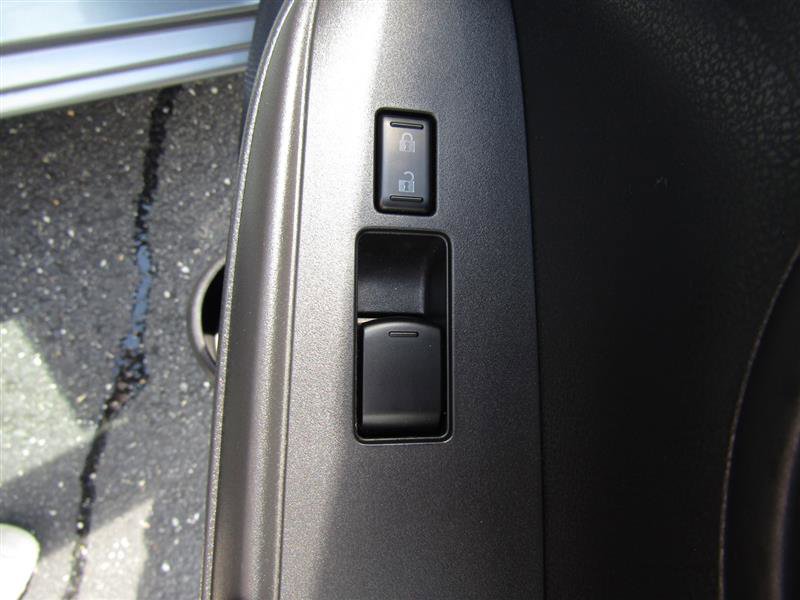 Used 2013 Nissan Versa SV w/ Convenience Pkg image 24