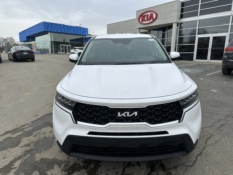 Used 2023 Kia Sorento LX image 2