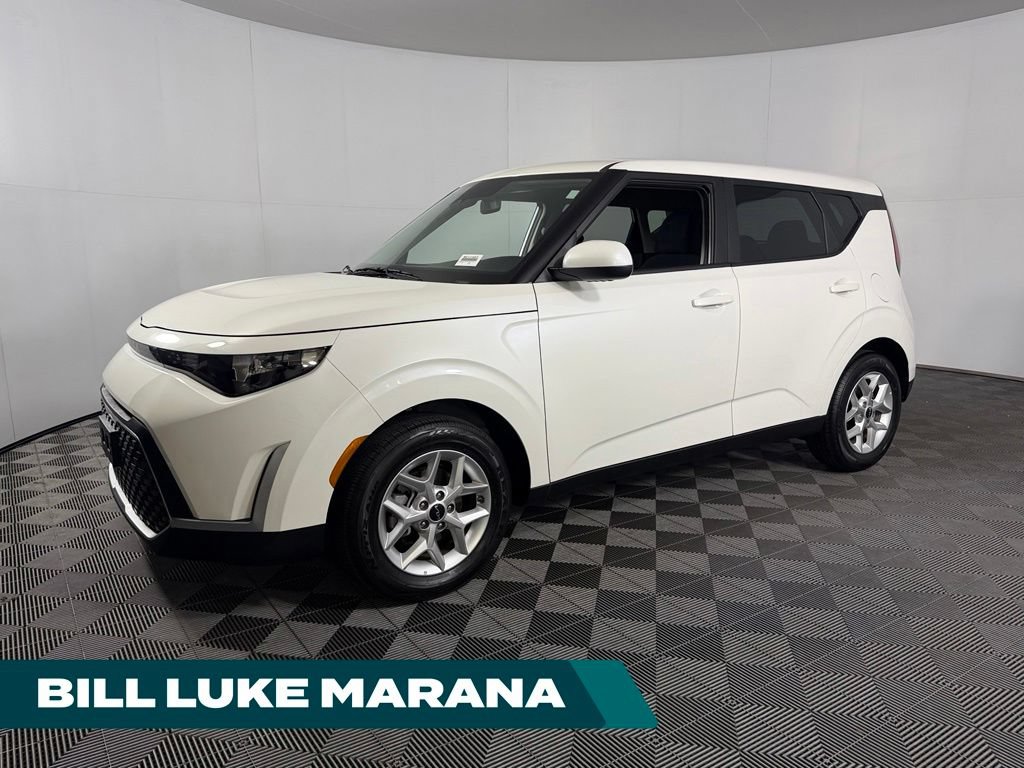 Used 2025 Kia Soul LX w/ LX Technology Package FWD image 1