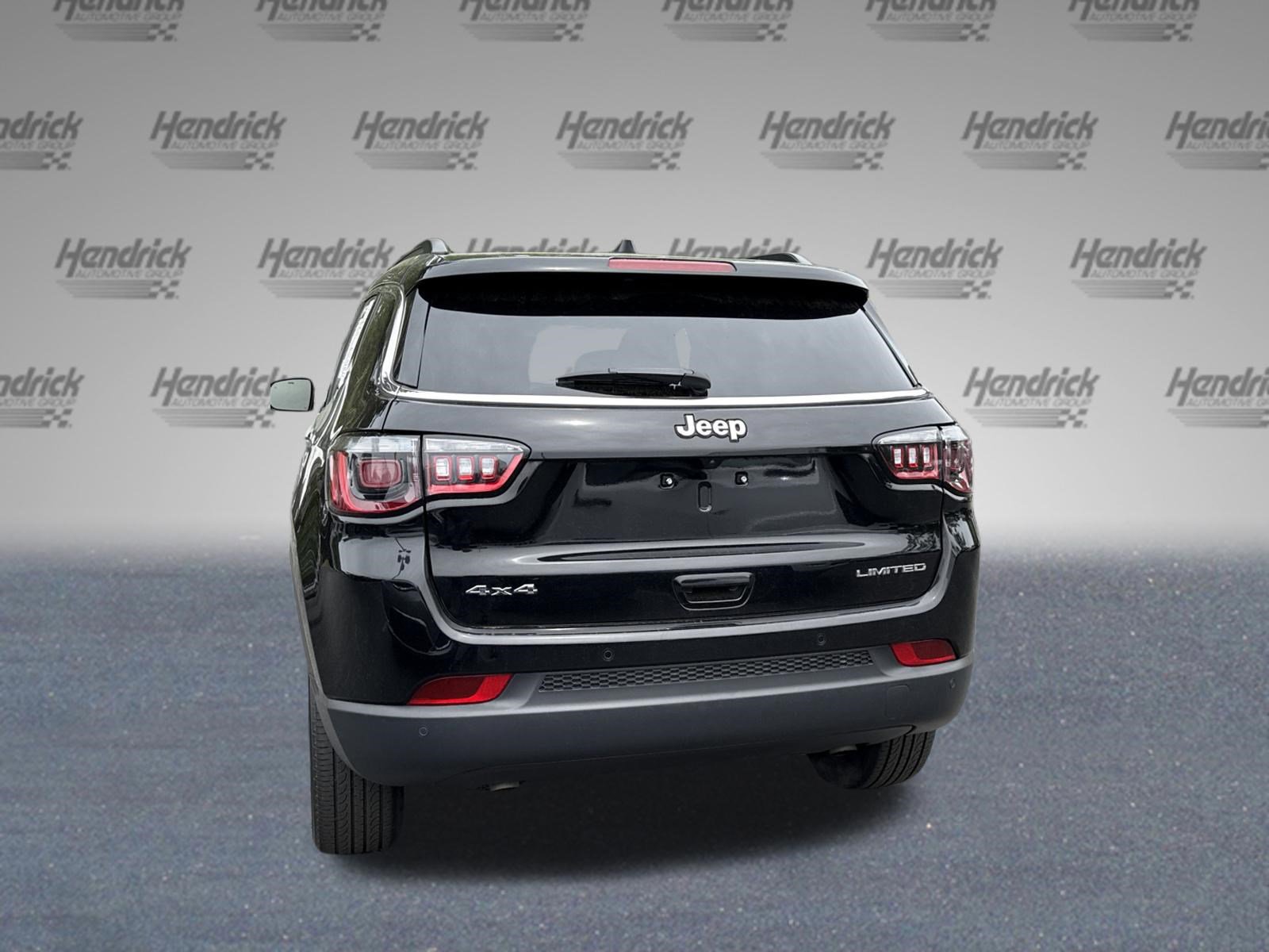 Used 2025 Jeep Compass Limited image 8