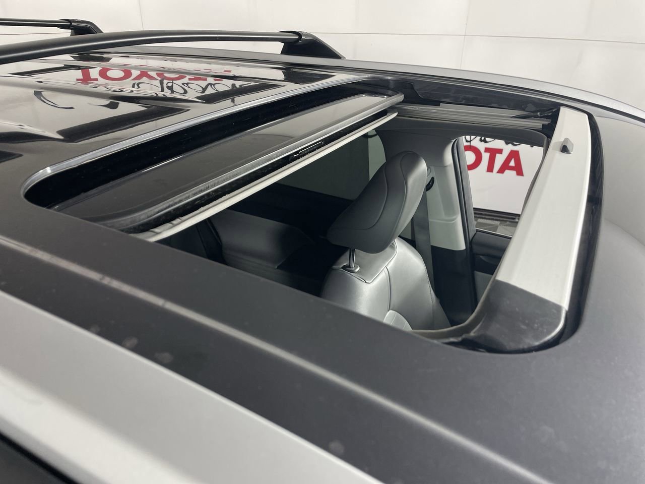 Used 2025 Toyota Highlander XLE image 10