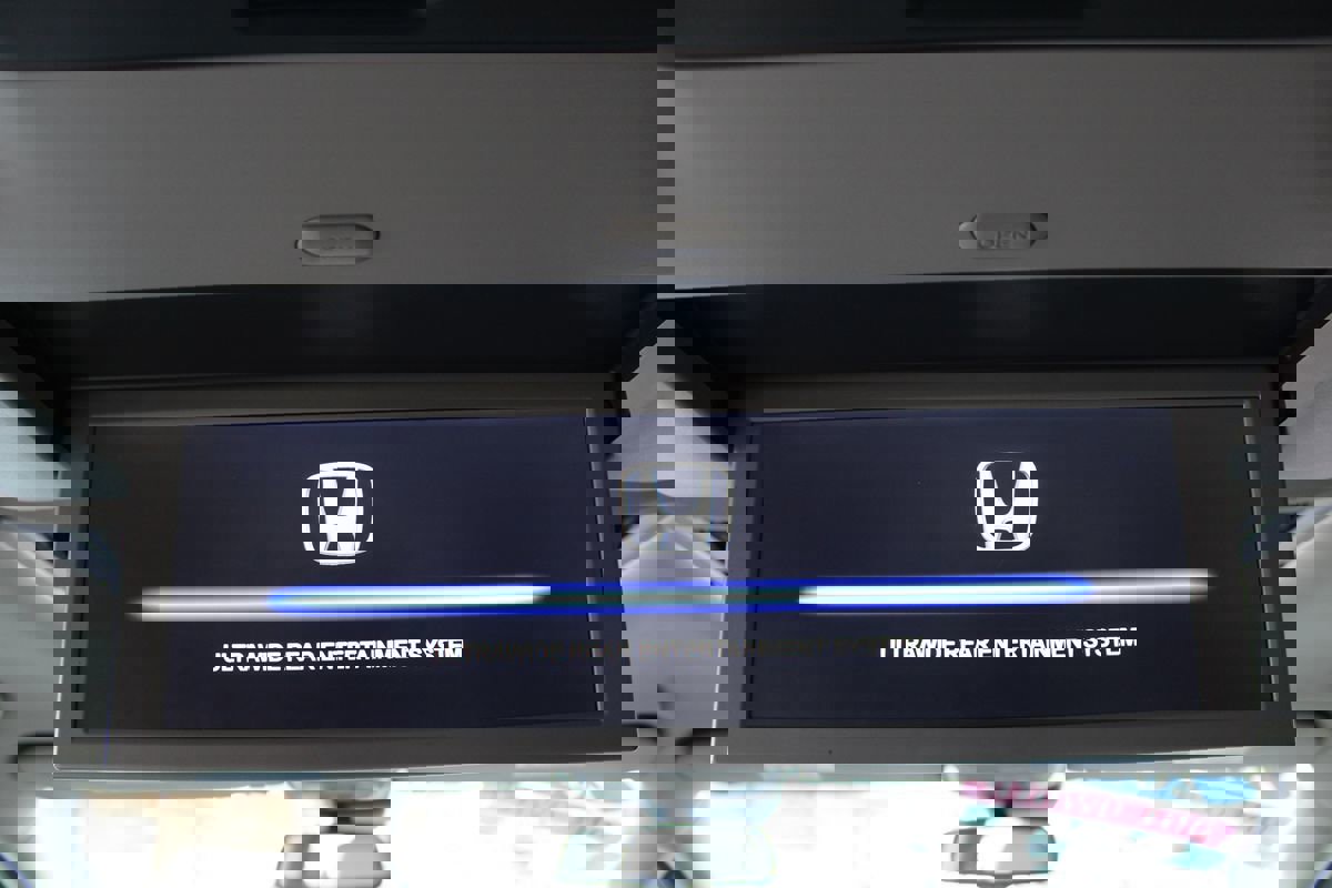 Used 2015 Honda Odyssey Touring Elite image 26