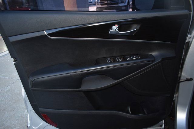 Used 2019 Kia Sorento LX image 14