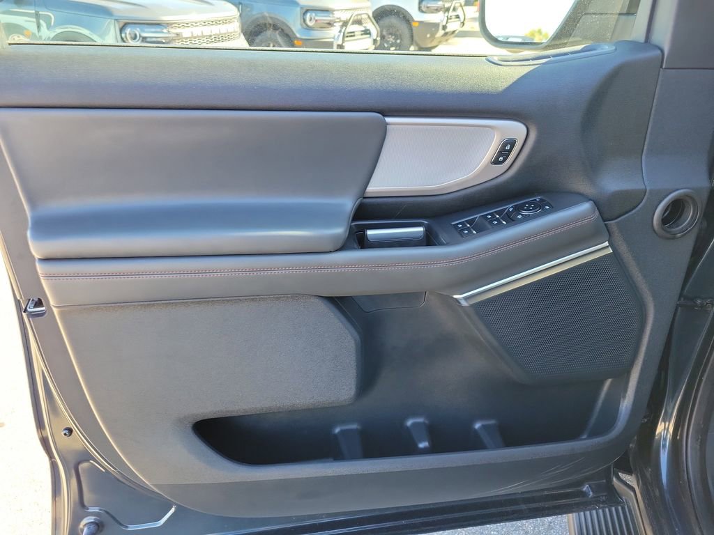 Used 2025 Ford Expedition Active image 14