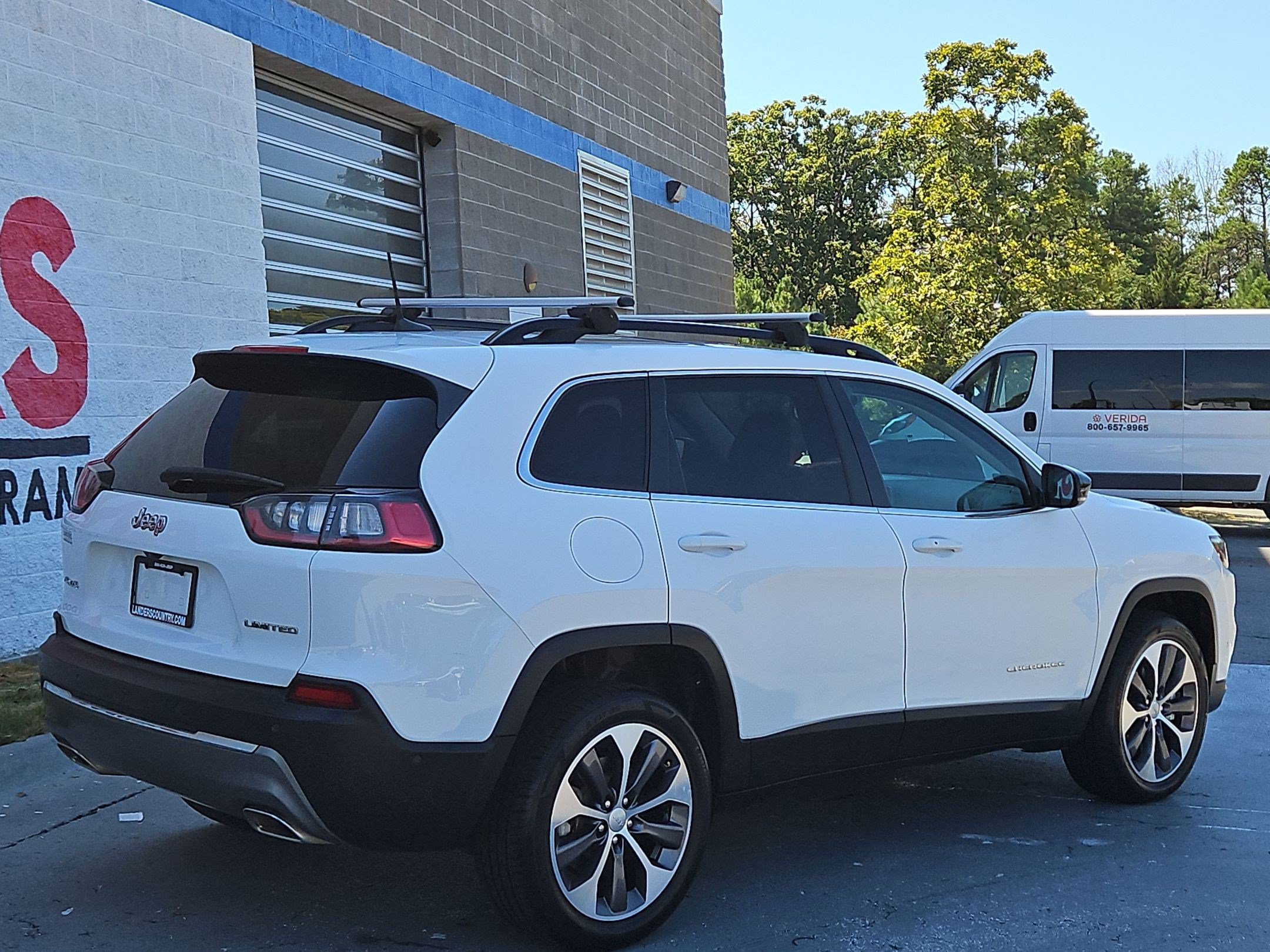 Used 2022 Jeep Cherokee Limited w/ Elite Package AWD/4WD image 7