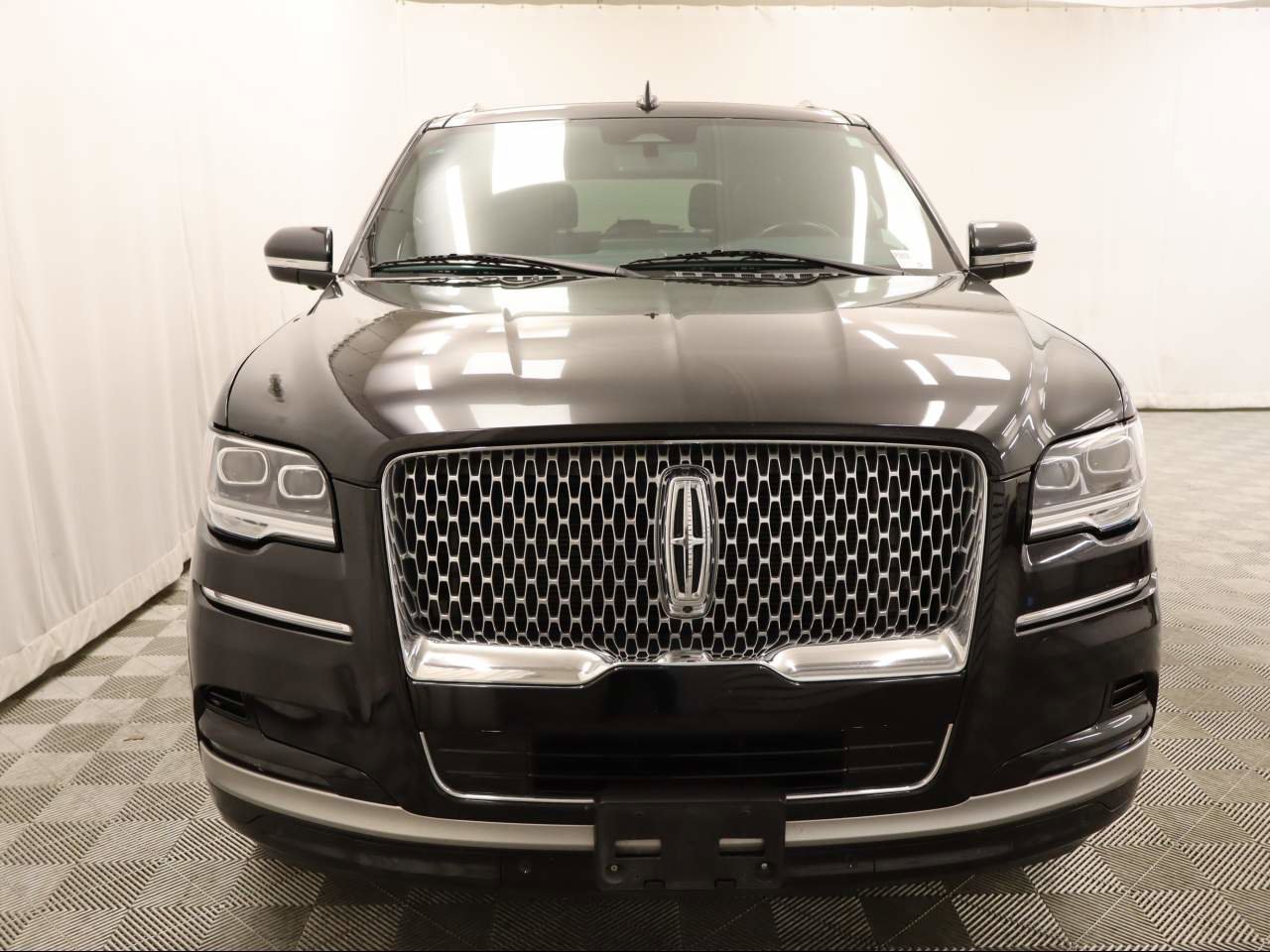 Used 2024 Lincoln Navigator Premiere image 4